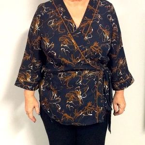 NWOT women’s plus size wrap style black print blouse.